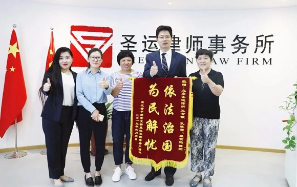 圣运律师团队形象照，体现专业可靠